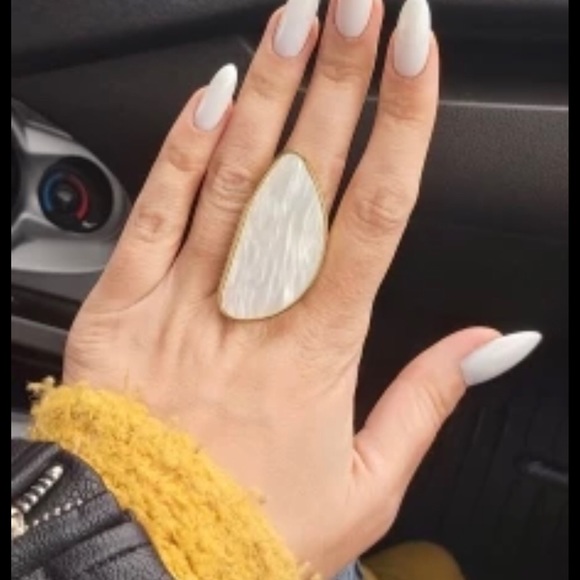 Geometric Oversized Faux Pearl Resin Ring - Picture 8 of 9